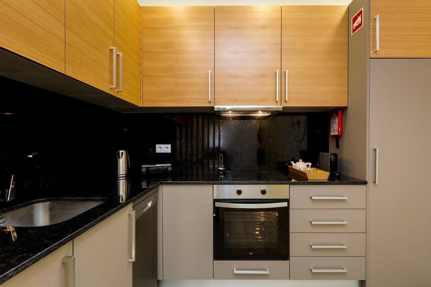 The Office Guest Apartment Guimarães Exterior photo
